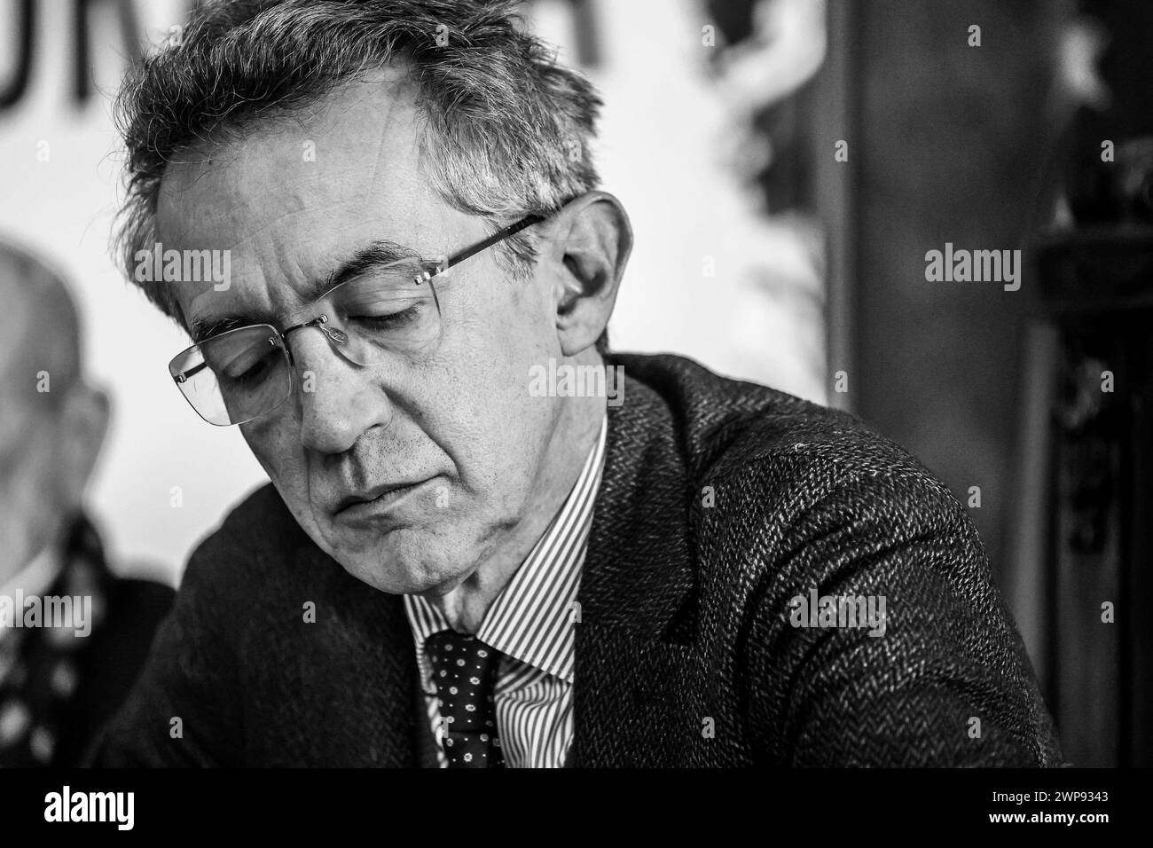 6. März 2024, Neapel, Kampanien, piazza municipio: 03/06/2024 NEAPEL, DER MAESTRO PISTOLETTO IM GIUNTA-SAAL IM PALAZZO SAN GIACOMO BEI DER PRÄSENTATION DER NEUEN VERSION DER „VENUS DER LUMPEN“ AUF DER PIAZZA MUNICIPIO. Die Venus, so heißt es, wurde der Stadt Neapel geschenkt. Sindaco Manfredi (Credit Image: © Fabio Sasso/ZUMA Press Wire) NUR REDAKTIONELLE VERWENDUNG! Nicht für kommerzielle ZWECKE! Stockfoto