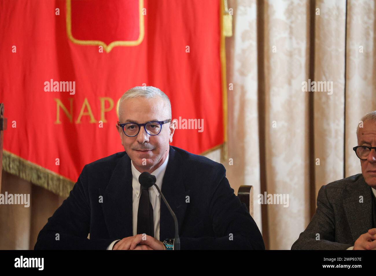 6. März 2024, Neapel, Kampanien, piazza municipio: 03/06/2024 NEAPEL, DER MAESTRO PISTOLETTO IM GIUNTA-SAAL IM PALAZZO SAN GIACOMO BEI DER PRÄSENTATION DER NEUEN VERSION DER „VENUS DER LUMPEN“ AUF DER PIAZZA MUNICIPIO. Die Venus, so heißt es, wurde der Stadt Neapel geschenkt. (Kreditbild: © Fabio Sasso/ZUMA Press Wire) NUR REDAKTIONELLE VERWENDUNG! Nicht für kommerzielle ZWECKE! Stockfoto