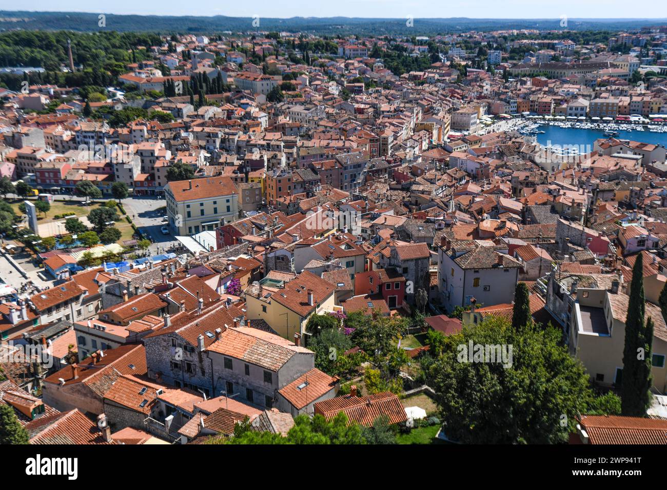 Rovinj: Hafen und Altstadt, Blick vom Glockenturm der Kirche St. Euphemia. Kroatien Stockfoto