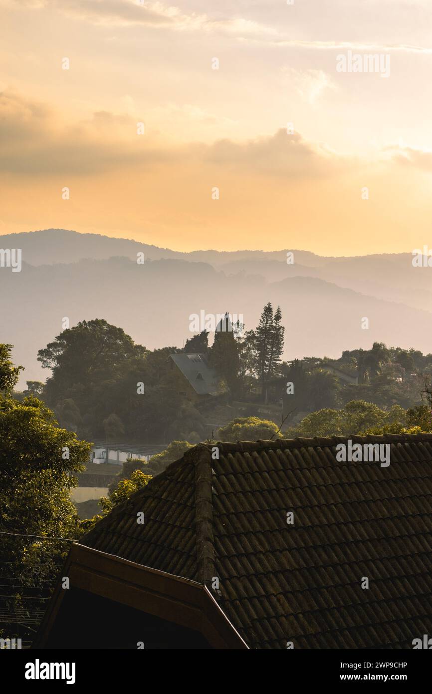 Wunderschöner Sonnenuntergang in der Landschaft von São Paulo, Brasilien. Stockfoto