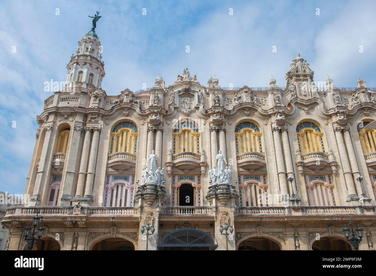 Großes Theater von Havanna (Gran Teatro de la Habana) am Paseo del Prado im Central Park (Parque Central) in Old Havana (La Habana Vieja), Kuba. Old Hava Stockfoto