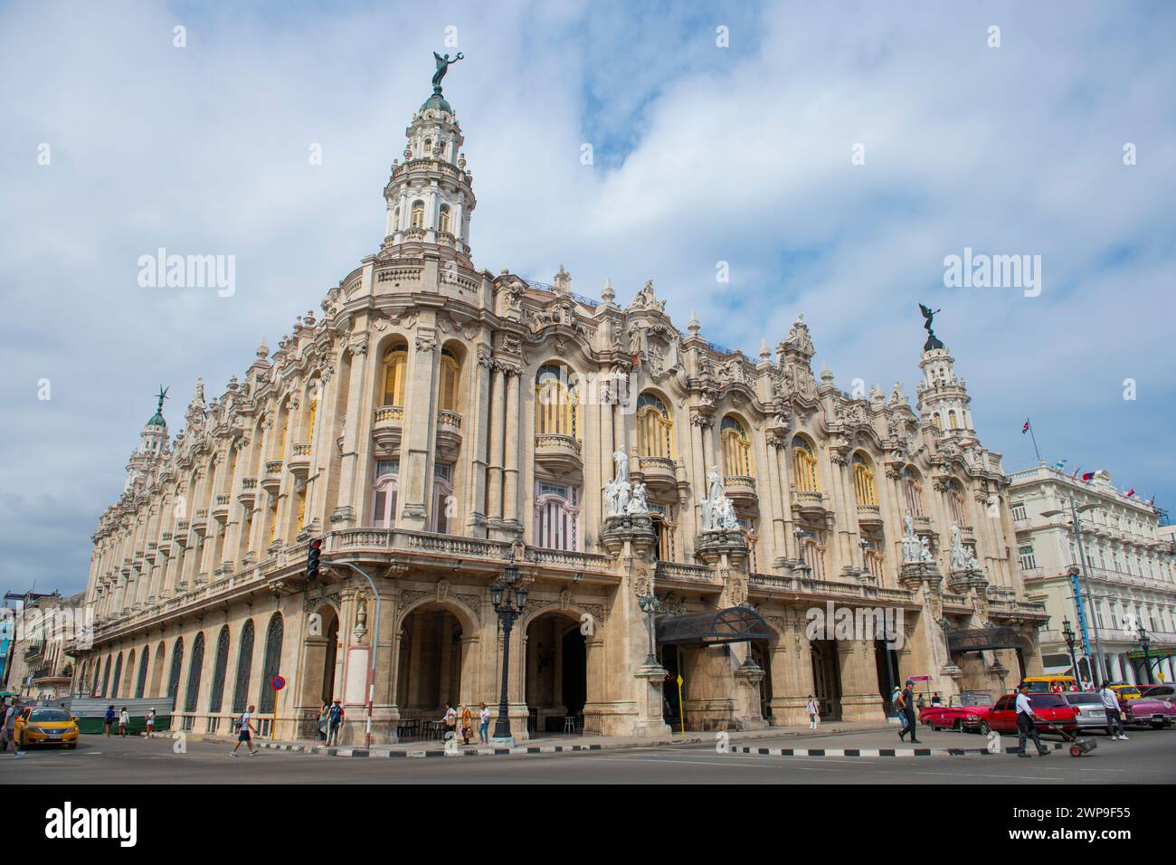 Großes Theater von Havanna (Gran Teatro de la Habana) am Paseo del Prado im Central Park (Parque Central) in Old Havana (La Habana Vieja), Kuba. Old Hava Stockfoto