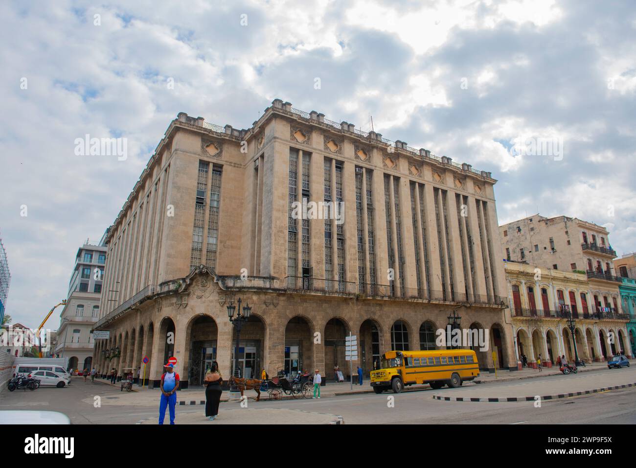 Populäres Provinzgericht von Havanna (Tribunal Provincial Popular de La Habana) am Paseo de Marti in Old Havanna (La Habana Vieja), Kuba. Das alte Havanna ist ein Stockfoto