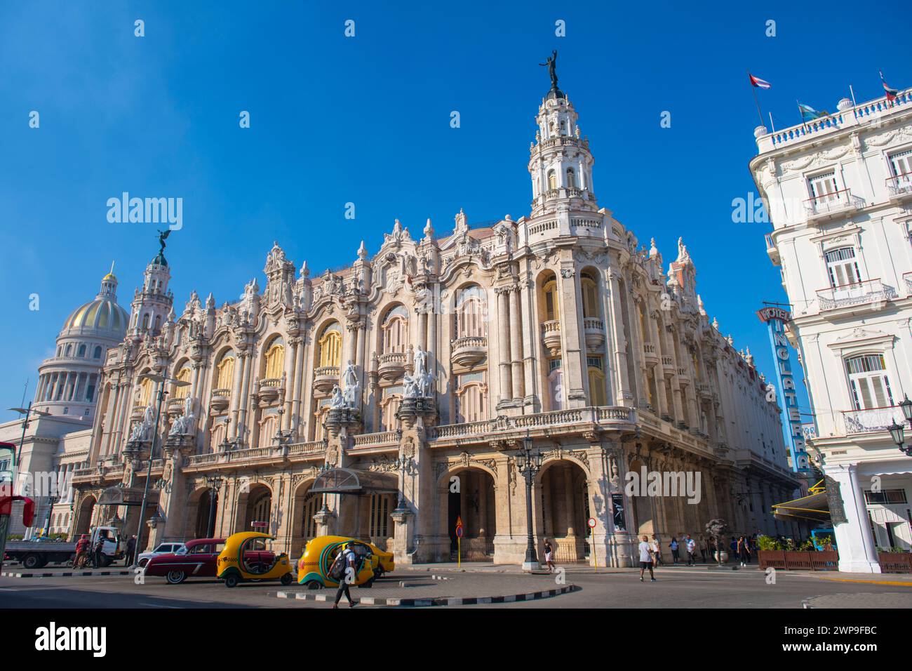 Großes Theater von Havanna (Gran Teatro de la Habana) am Paseo del Prado im Central Park (Parque Central) in Old Havana (La Habana Vieja), Kuba. Old Hava Stockfoto