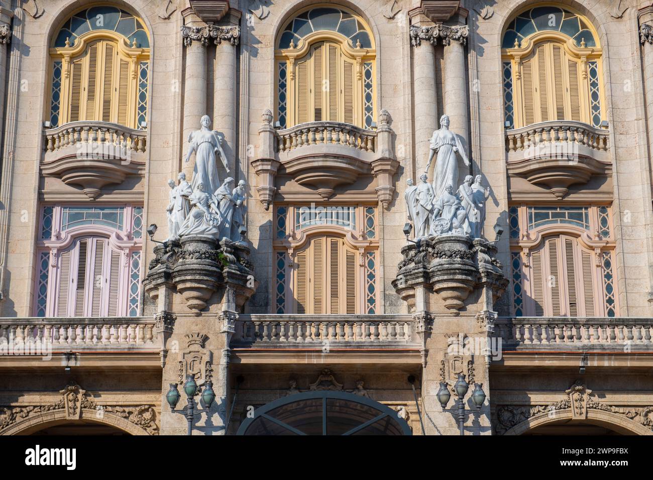 Großes Theater von Havanna (Gran Teatro de la Habana) am Paseo del Prado im Central Park (Parque Central) in Old Havana (La Habana Vieja), Kuba. Old Hava Stockfoto
