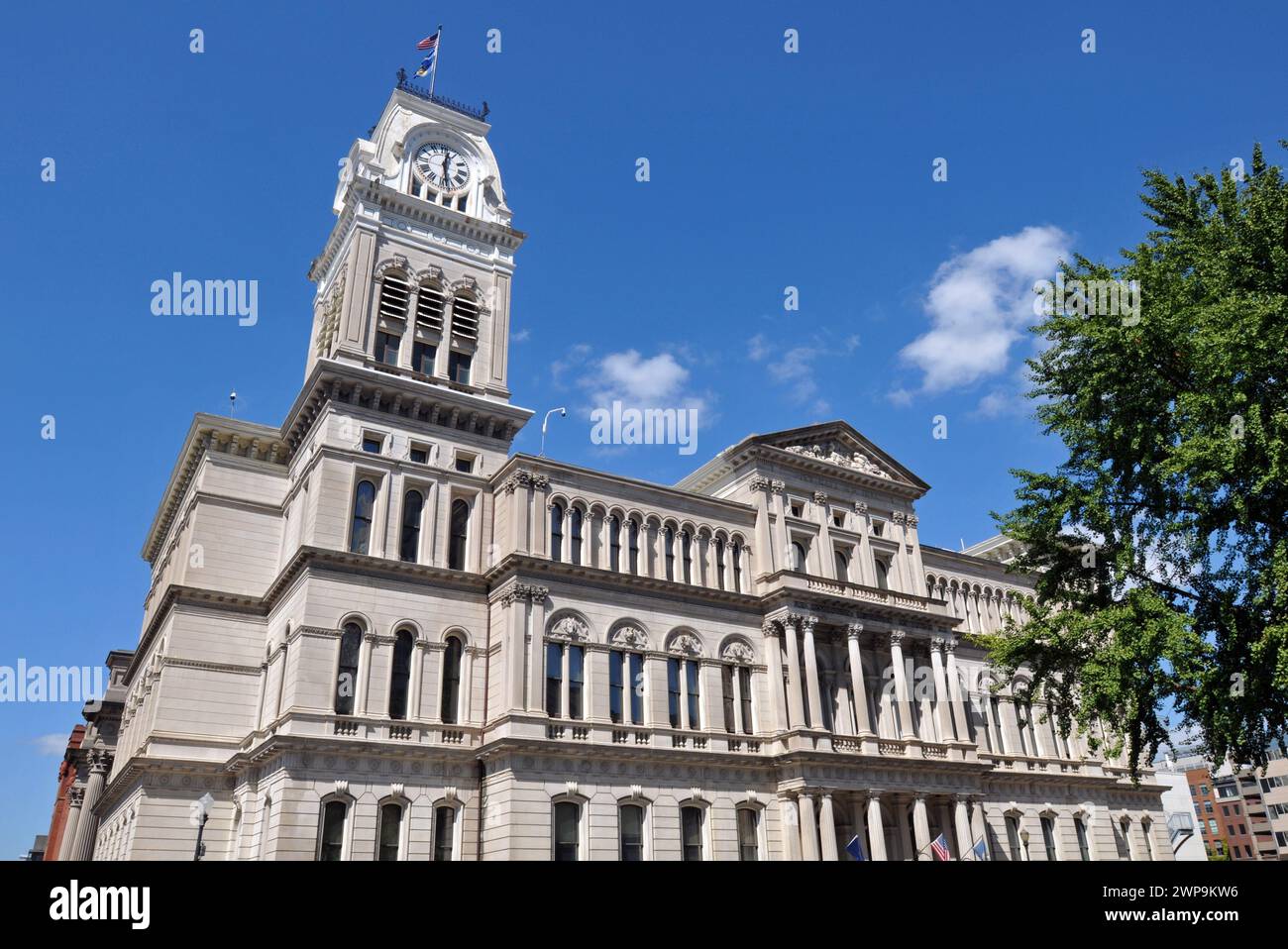 Das historische Rathaus von Louisville, das 1873 eröffnet wurde, beherbergt heute die Büros und Kammern des Louisville Metro Council. Stockfoto