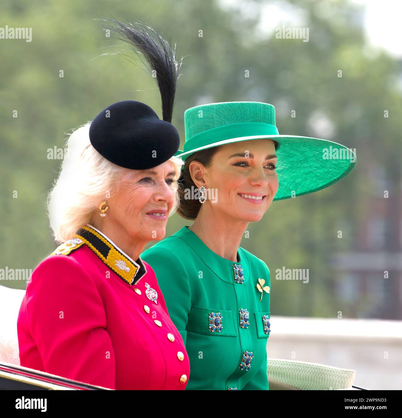 Queen Camilla und Kate Middleton Princess of Wales in Open Carriage Trooping the Colour Color London England Stockfoto