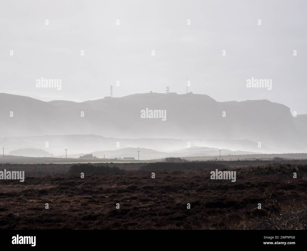 Salzsparay wird von Machir Bay in Islay, Schottland, Großbritannien, ins Landesinnere gesprengt. Stockfoto