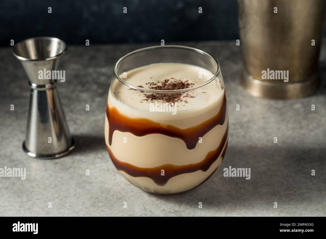 Boozy Frozen Chocolate Schlammcocktail mit Kaffeeliquor Stockfoto