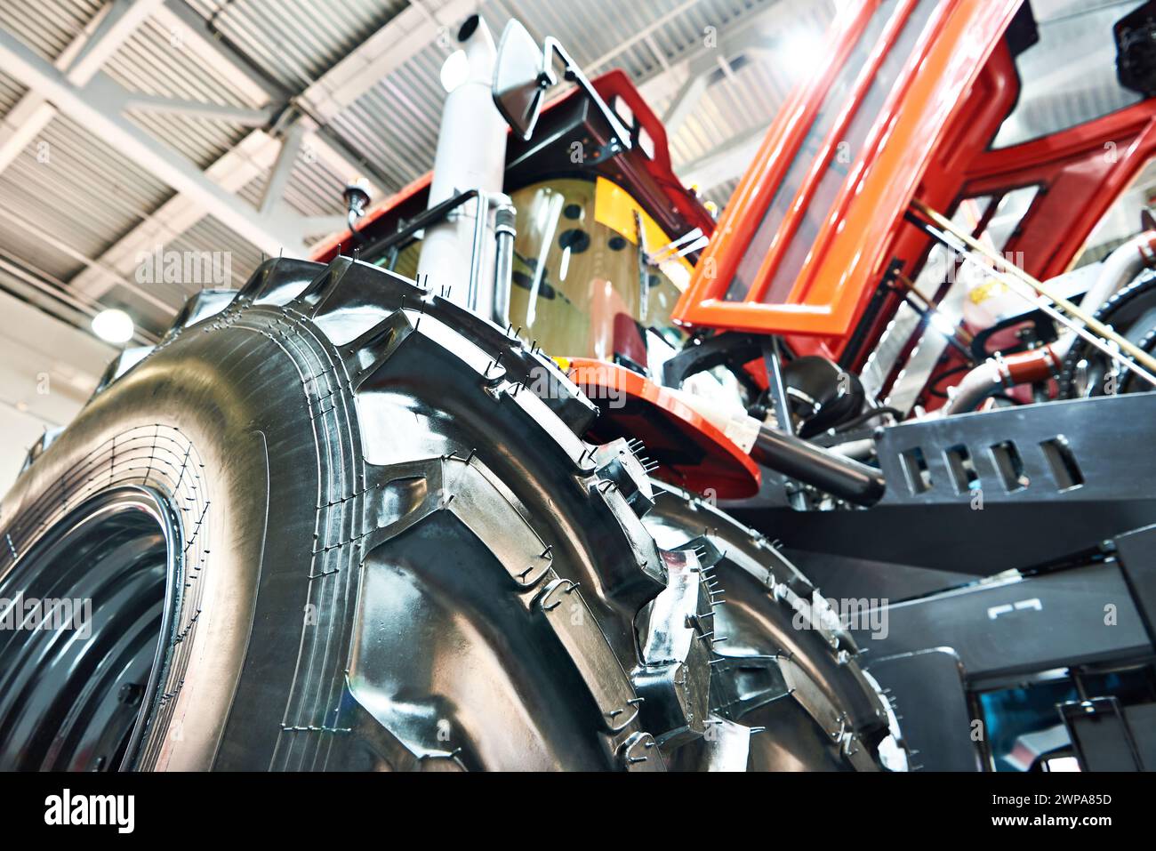 Allradantrieb landwirtschaftlicher Traktoren, mit zusätzlichen Rädern Stockfoto