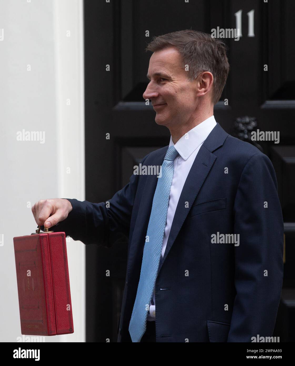 London, Vereinigtes Königreich. März 2024. Der Finanzminister Jeremy Hunt ist vor der Downing Street 11 zu sehen, bevor er im parlament das Budget für den Frühling enthüllt. Credit: Tayfun Salci / Alamy Live News Stockfoto