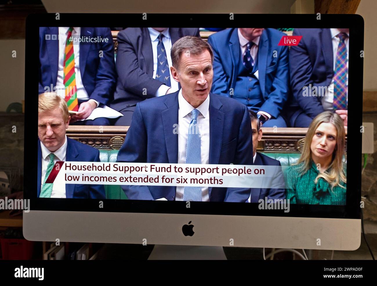 Jeremy Hunt Tory Conservative Chancellor of the Exchequer übergibt am 6. März den Frühjahrshaushalt 2024 an das britische Unterhaus London England Stockfoto