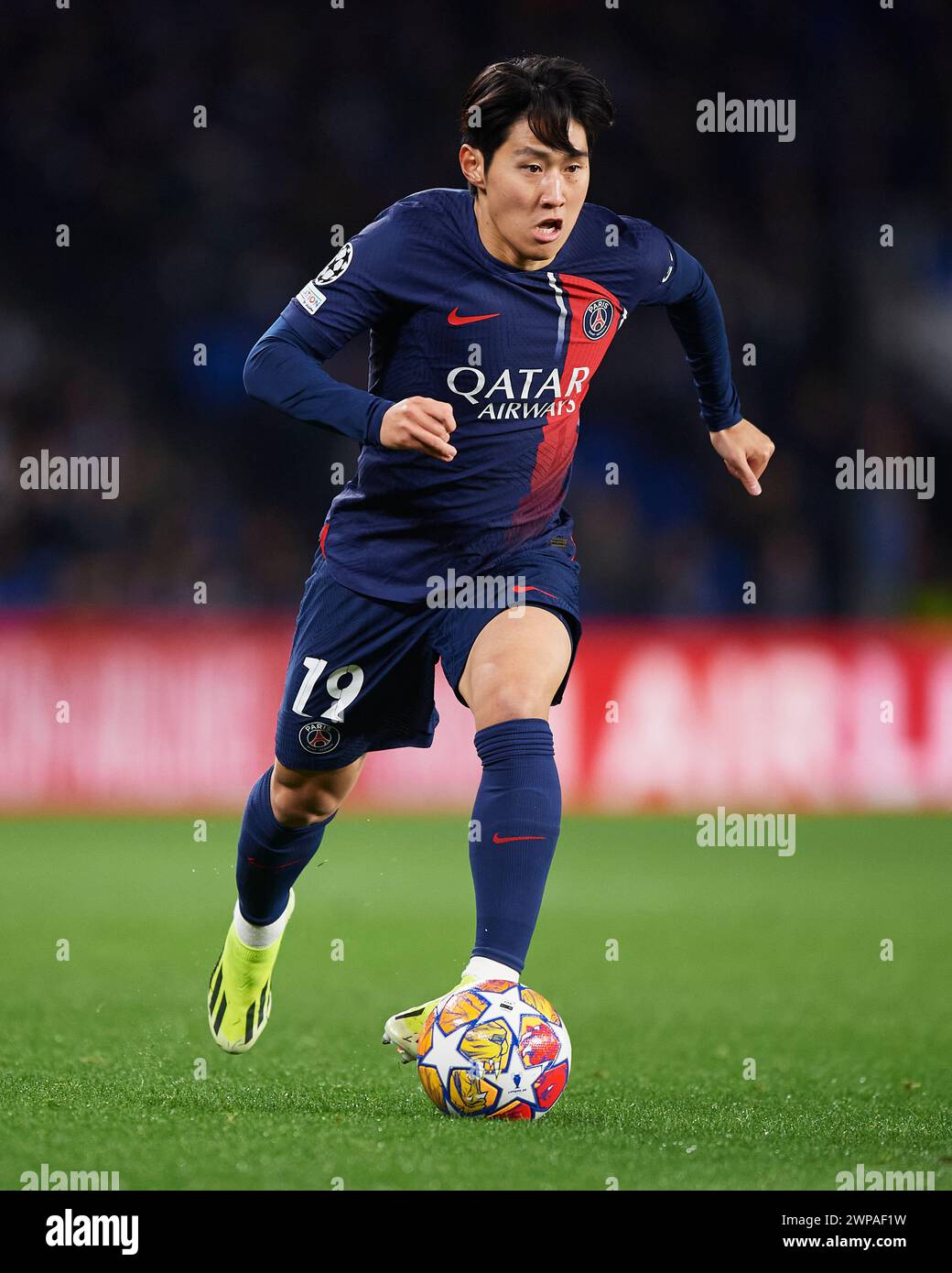 Lee Kang-in von Paris Saint-Germain mit dem Ball während des UEFA Champions League-Spiels zwischen Real Sociedad und Paris Saint-Germain in der reale Arena S Stockfoto