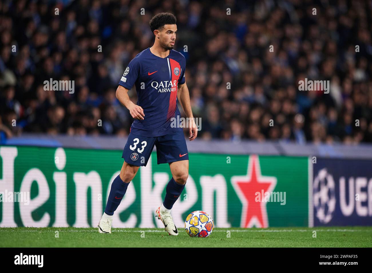 Warren Zaire-Emery aus Paris Saint-Germain mit dem Ball während des UEFA Champions League-Spiels zwischen Real Sociedad und Paris Saint-Germain in reale Stockfoto