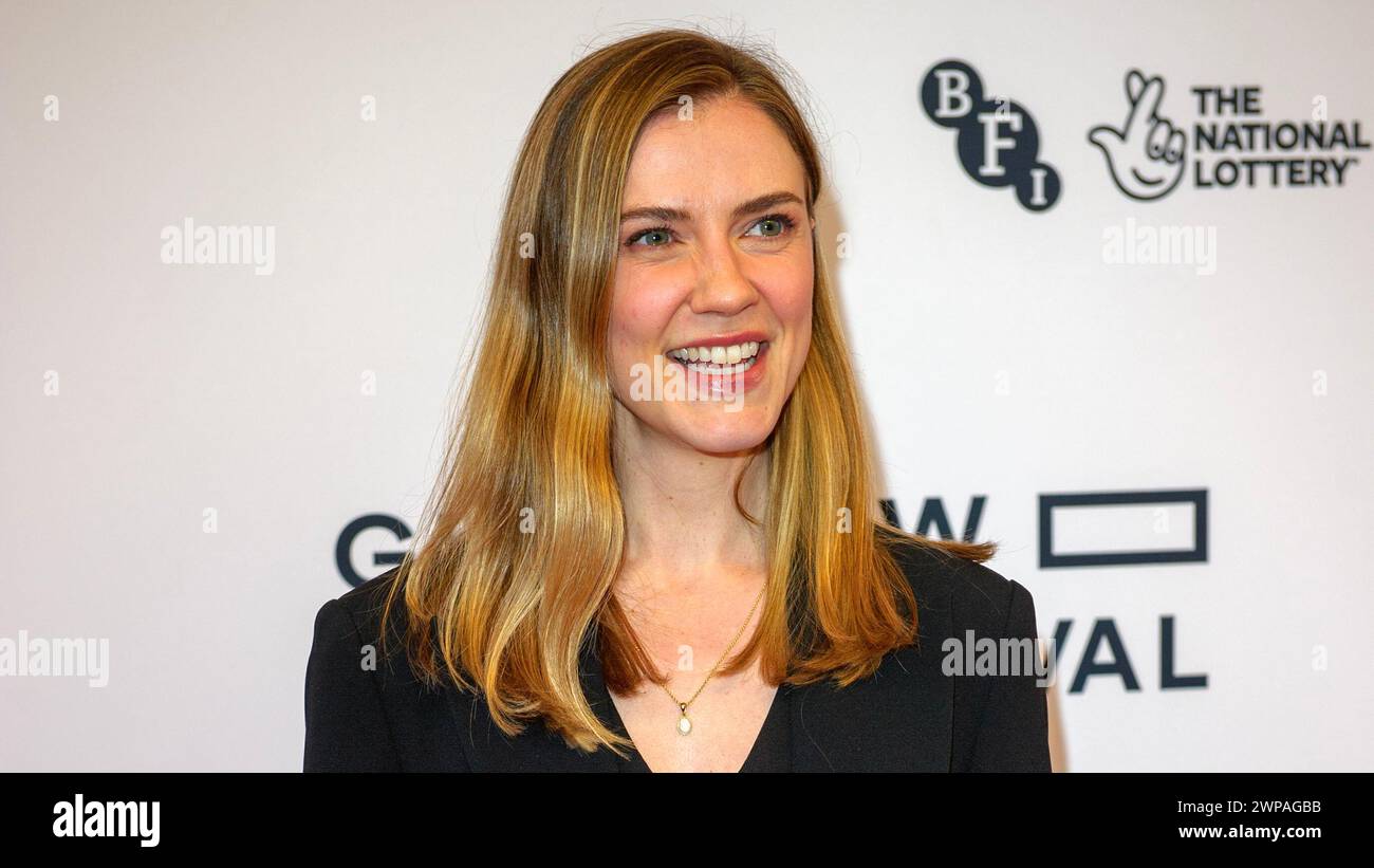 Glasgow, Schottland, Großbritannien. März 2024. Schauspielerin Sara Canning auf dem roten Teppich bei einem Fotobesuch zur britischen Filmpremiere der Burning Season im Glasgow Film Theatre (GFT), Schottland. Das Glasgow Film Festival 2024 (GFF) findet bis zum 10. März 2024 statt. Quelle: Stewart Kirby für #creativezealots / Alamy Live News Stockfoto