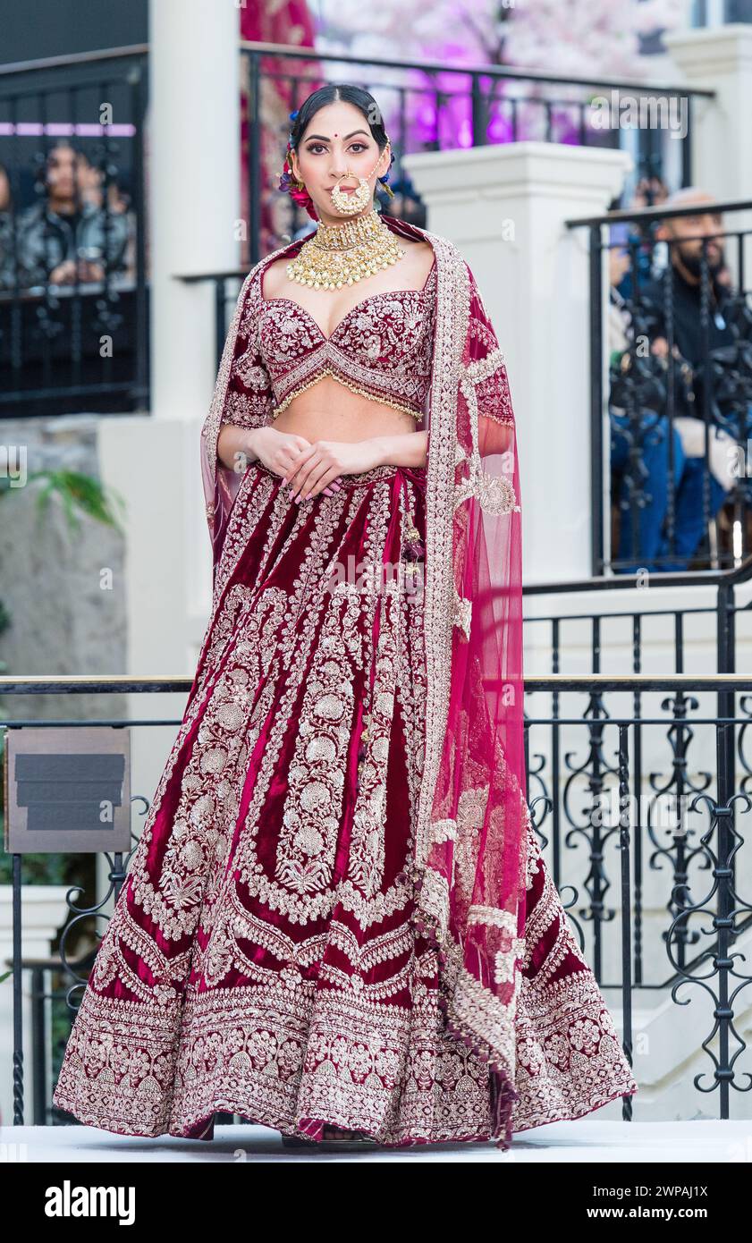 Die National Asian Wedding Show London 2024 - traditionelle und moderne Hochzeitskleidung. Stockfoto