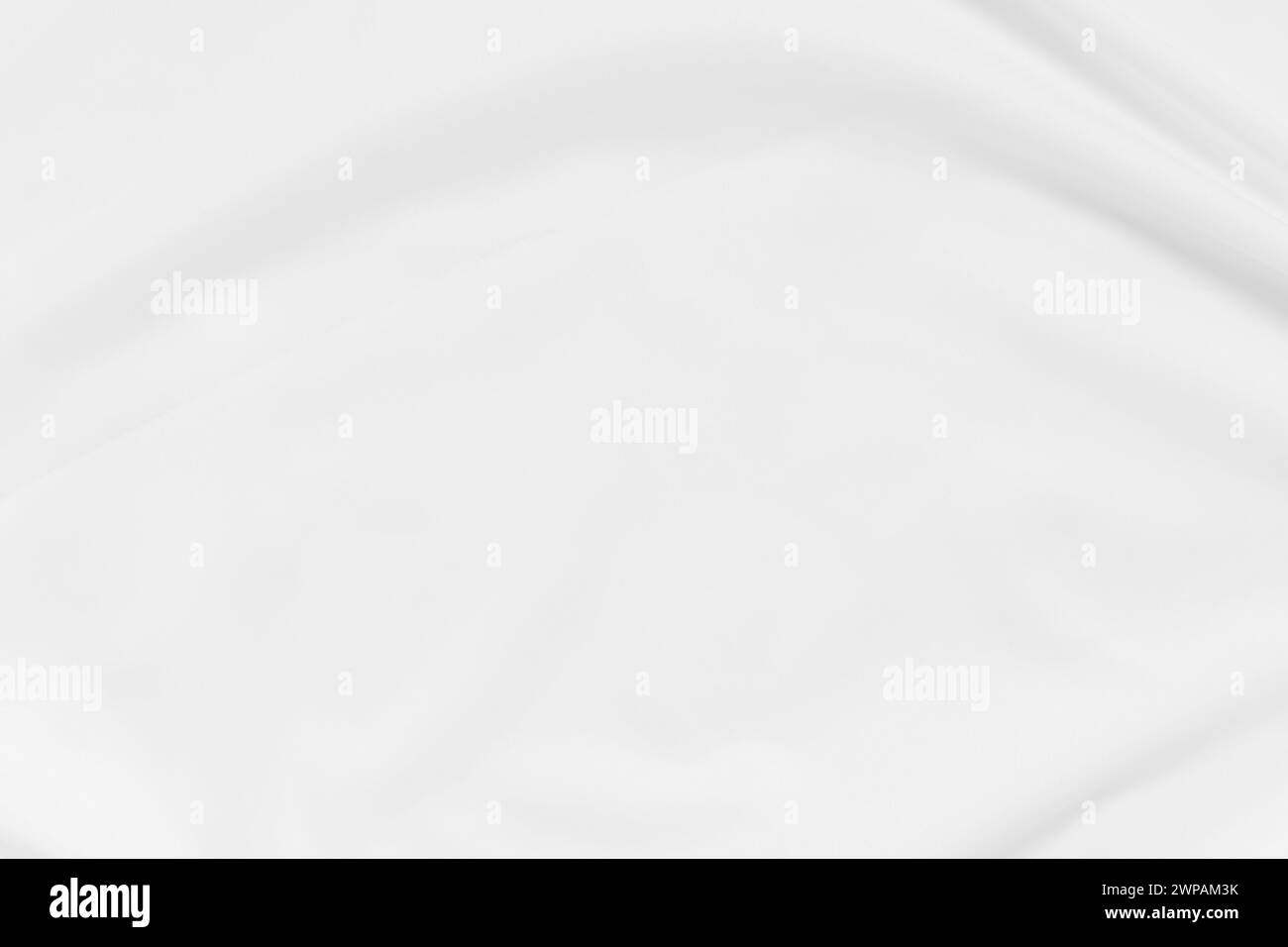 Abstrakte und weiche Fokuswelle mit weißem Stoffhintergrund, weißer Textur und Details Stockfoto