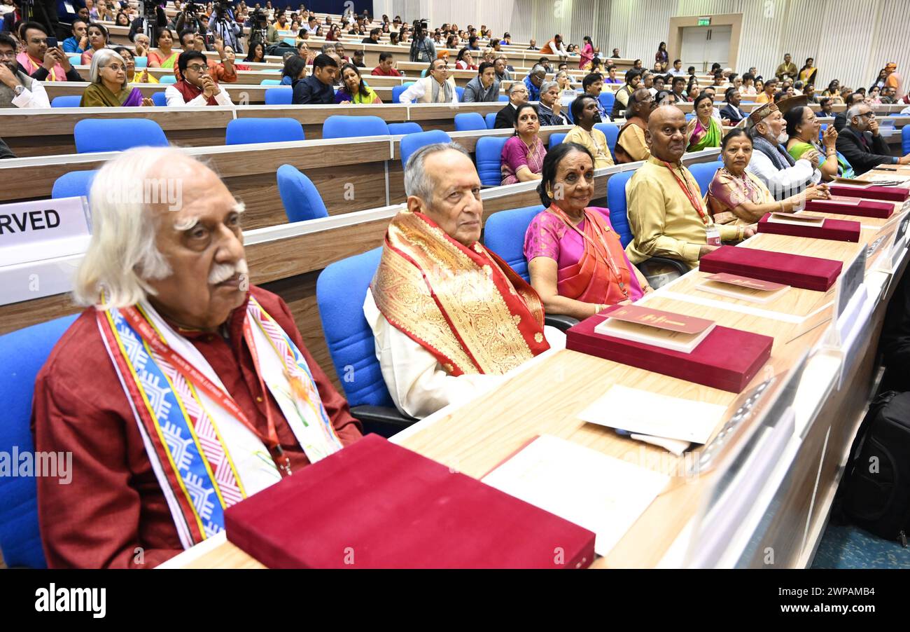 Indien. März 2024. NEW DELHI, INDIEN – 6. MÄRZ: Auszeichnung des Sangeet Natak Akademi Fellowship und des Sangeet Natak Akademi Awards bei Vigyan Bhawan am 6. März 2024 in Neu Delhi, Indien. (Foto: Sonu Mehta/Hindustan Times/SIPA USA) Credit: SIPA USA/Alamy Live News Stockfoto