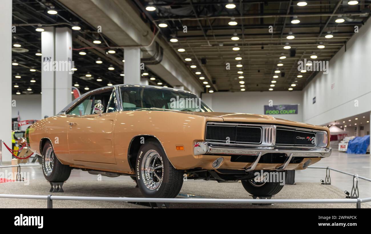 DETROIT, MI/USA - 1. März 2024: A yyyy Dodge Charger R/T Car Restauration, Detroit AutoRama. Stockfoto