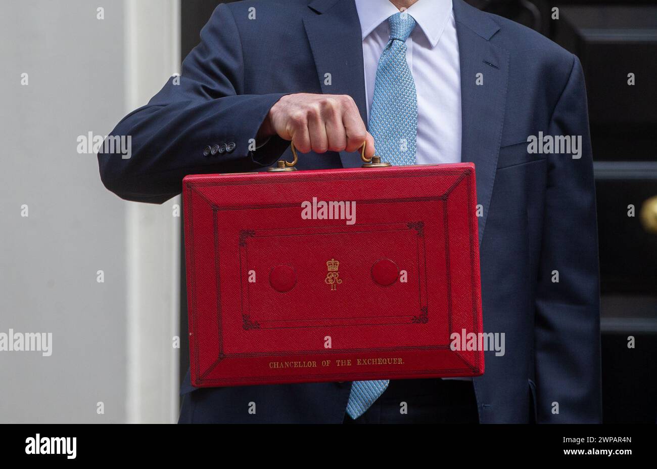 London, Vereinigtes Königreich. März 2024. Der Finanzminister Jeremy Hunt ist vor der Downing Street 11 zu sehen, bevor er im parlament das Budget für den Frühling enthüllt. Credit: Tayfun Salci / Alamy Live News Stockfoto