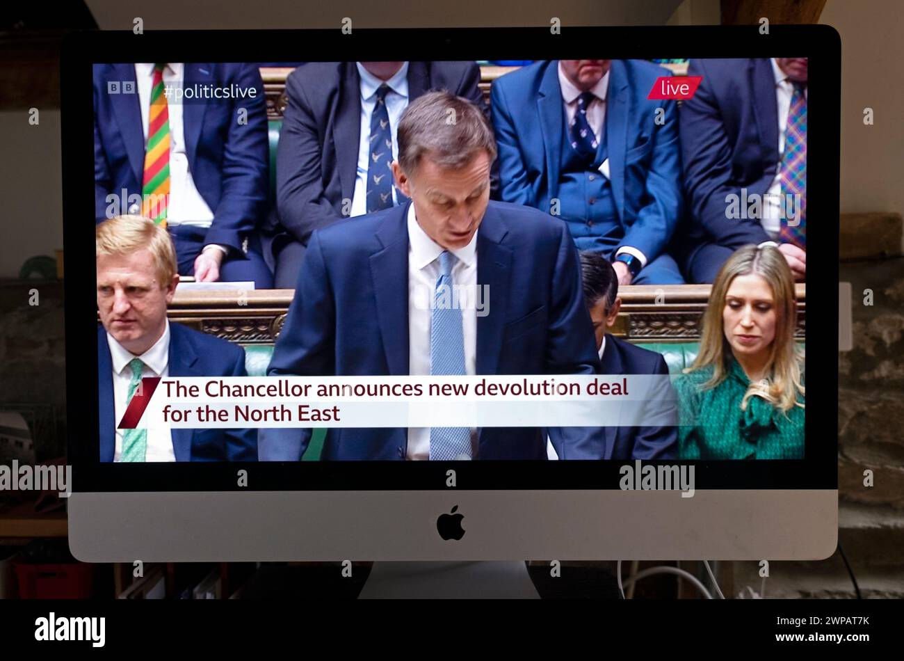 Jeremy Hunt Tory Conservative Chancellor of the Exchequer übergibt am 6. März den Frühjahrshaushalt 2024 an das britische Unterhaus London England Stockfoto