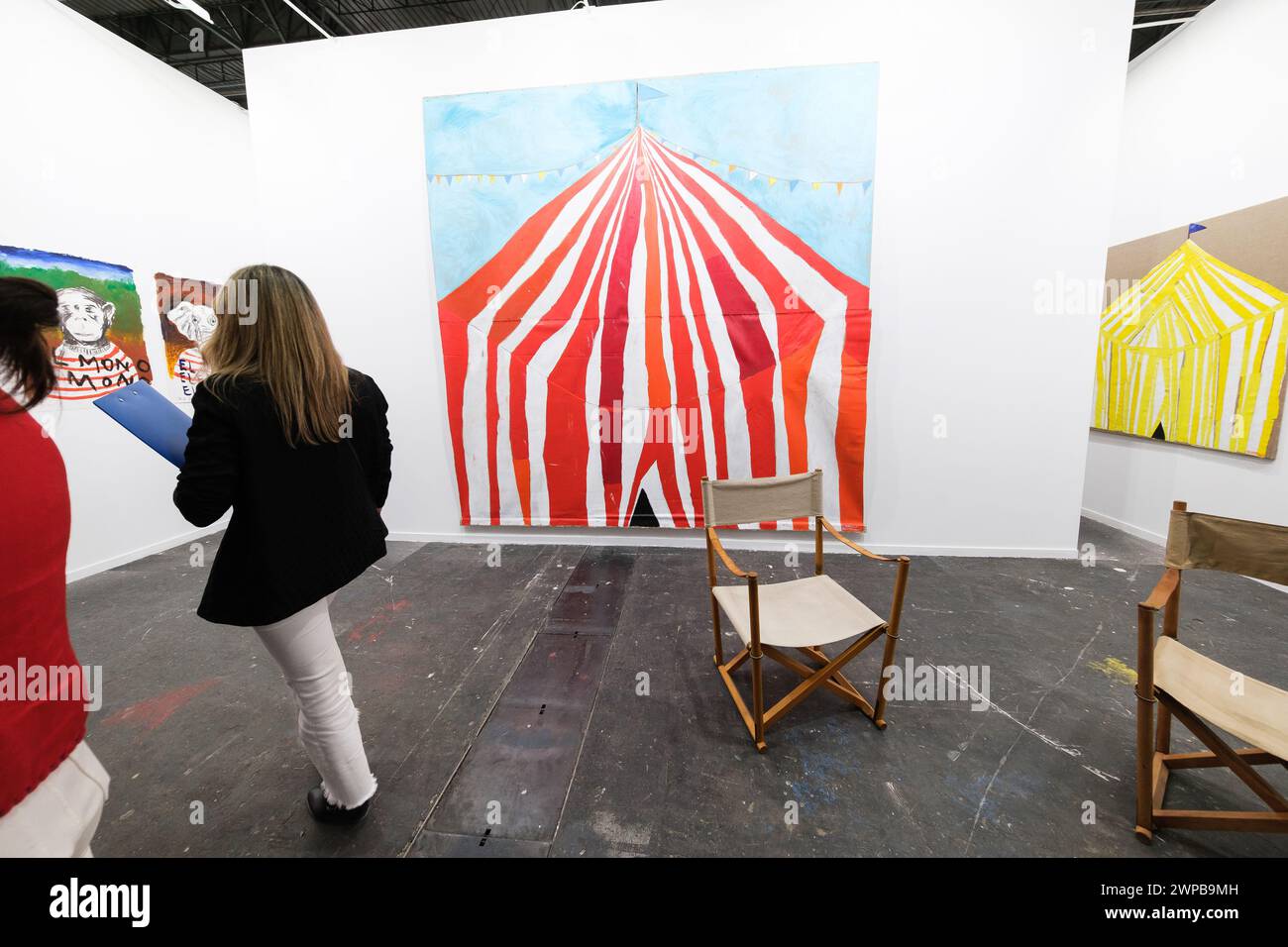 Besuchen Sie die 43. Internationale Messe für zeitgenössische Kunst ARCO am 06. März 2024 in Madrid, Spanien. Insgesamt haben 205 Galerien aus 36 verschiedenen Ländern Stockfoto