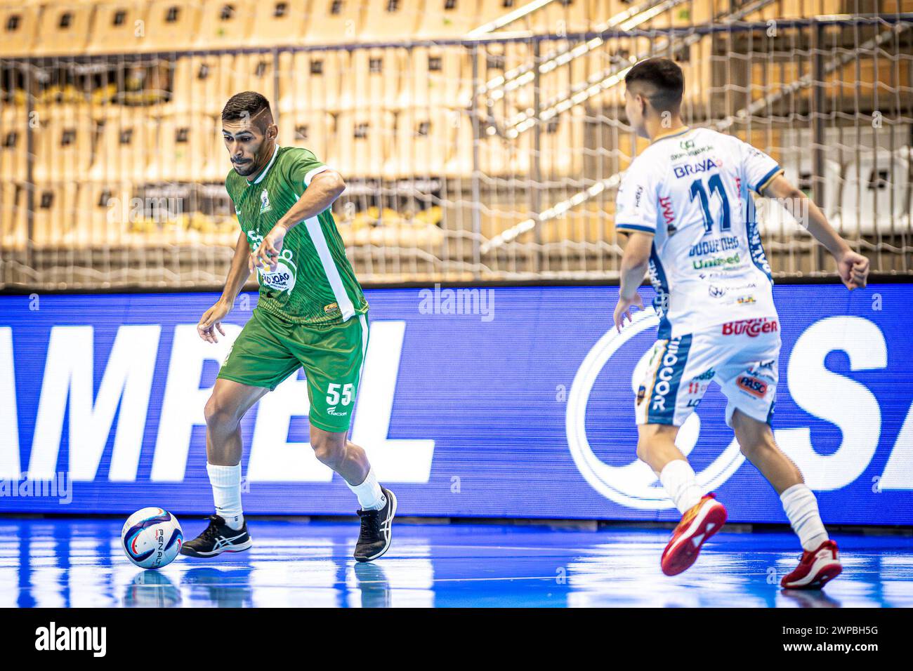 6. März 2024, Jaragua do Sul, Santa Catarina, Brasilien: JARAGUA DO SUL (SC), 06.03.2024- MEISTERSCHAFT/FUTSAL/SUPERCUP-Lanze während des Spiels zwischen Pato Futsal (PR) und Sao Joao do Jaguaribe (CE) für den Männer Futsal Super Cup 2024, ausgetragen am Mittwoch, 6. März, in der Arena Jaragua do Sul, Santa Catarina. (Kreditbild: © Richard Ferrari/TheNEWS2 via ZUMA Press Wire) NUR REDAKTIONELLE VERWENDUNG! Nicht für kommerzielle ZWECKE! Stockfoto
