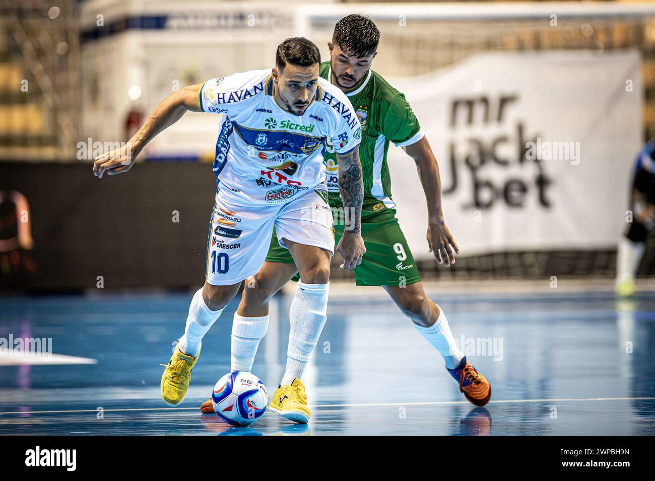 6. März 2024, Jaragua do Sul, Santa Catarina, Brasilien: JARAGUA DO SUL (SC), 06.03.2024- MEISTERSCHAFT/FUTSAL/SUPERCUP-Lanze während des Spiels zwischen Pato Futsal (PR) und Sao Joao do Jaguaribe (CE) für den Männer Futsal Super Cup 2024, ausgetragen am Mittwoch, 6. März, in der Arena Jaragua do Sul, Santa Catarina. (Kreditbild: © Richard Ferrari/TheNEWS2 via ZUMA Press Wire) NUR REDAKTIONELLE VERWENDUNG! Nicht für kommerzielle ZWECKE! Stockfoto