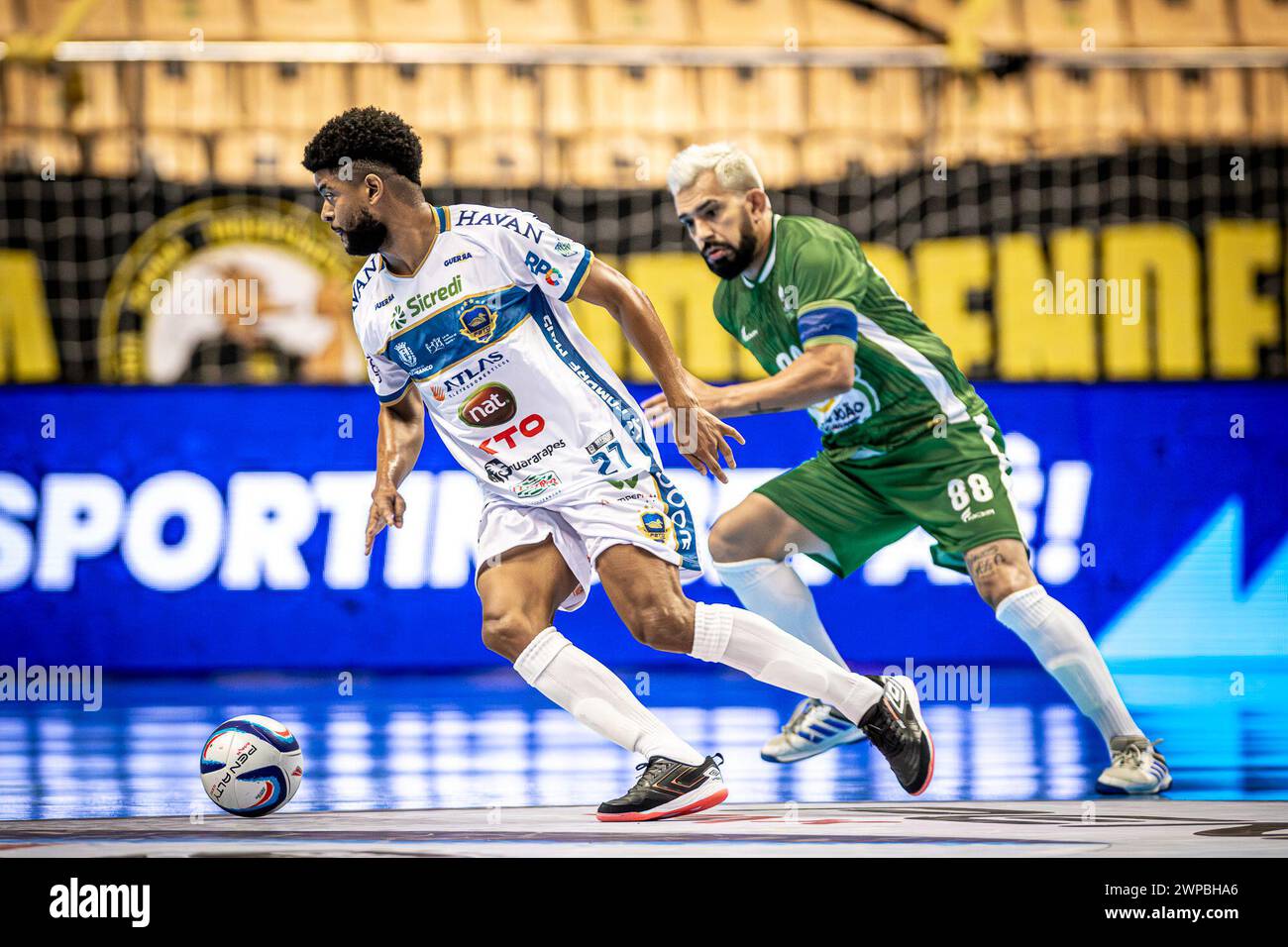 6. März 2024, Jaragua do Sul, Santa Catarina, Brasilien: JARAGUA DO SUL (SC), 06.03.2024- MEISTERSCHAFT/FUTSAL/SUPERCUP-Lanze während des Spiels zwischen Pato Futsal (PR) und Sao Joao do Jaguaribe (CE) für den Männer Futsal Super Cup 2024, ausgetragen am Mittwoch, 6. März, in der Arena Jaragua do Sul, Santa Catarina. (Kreditbild: © Richard Ferrari/TheNEWS2 via ZUMA Press Wire) NUR REDAKTIONELLE VERWENDUNG! Nicht für kommerzielle ZWECKE! Stockfoto