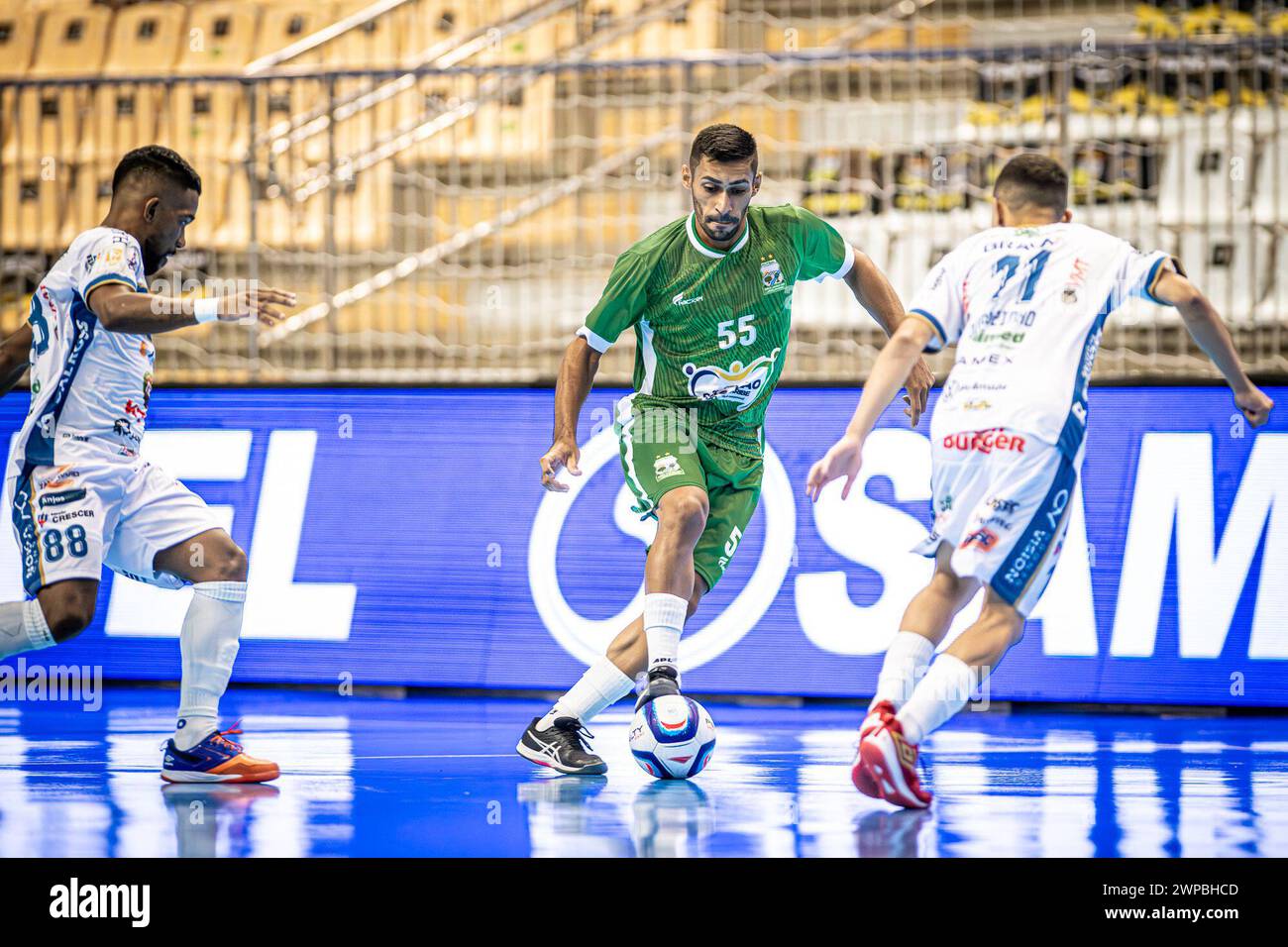 6. März 2024, Jaragua do Sul, Santa Catarina, Brasilien: JARAGUA DO SUL (SC), 06.03.2024- MEISTERSCHAFT/FUTSAL/SUPERCUP-Lanze während des Spiels zwischen Pato Futsal (PR) und Sao Joao do Jaguaribe (CE) für den Männer Futsal Super Cup 2024, ausgetragen am Mittwoch, 6. März, in der Arena Jaragua do Sul, Santa Catarina. (Kreditbild: © Richard Ferrari/TheNEWS2 via ZUMA Press Wire) NUR REDAKTIONELLE VERWENDUNG! Nicht für kommerzielle ZWECKE! Stockfoto