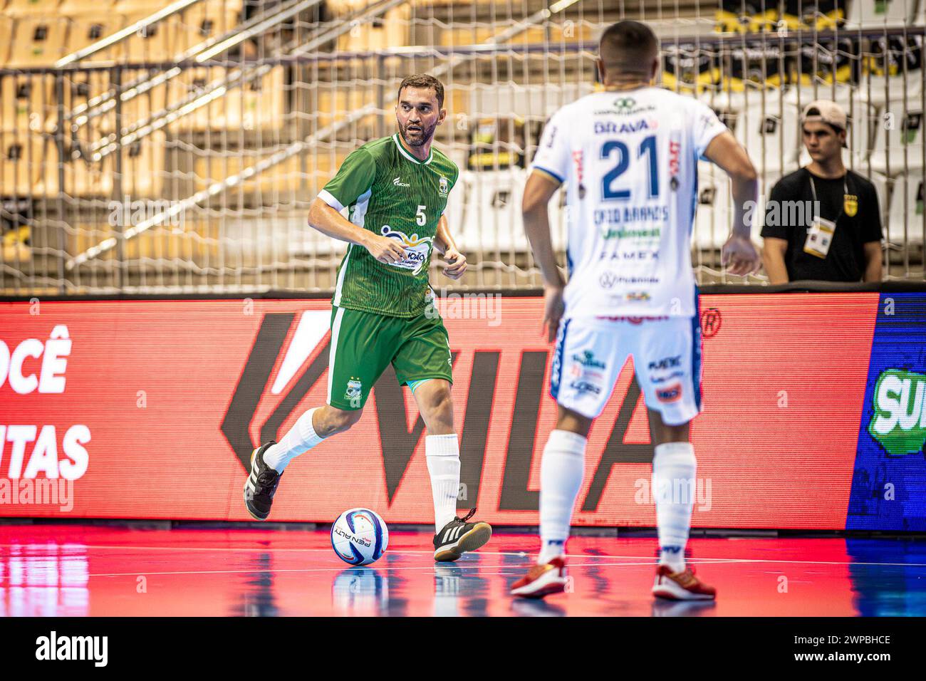 6. März 2024, Jaragua do Sul, Santa Catarina, Brasilien: JARAGUA DO SUL (SC), 06.03.2024- MEISTERSCHAFT/FUTSAL/SUPERCUP-Lanze während des Spiels zwischen Pato Futsal (PR) und Sao Joao do Jaguaribe (CE) für den Männer Futsal Super Cup 2024, ausgetragen am Mittwoch, 6. März, in der Arena Jaragua do Sul, Santa Catarina. (Kreditbild: © Richard Ferrari/TheNEWS2 via ZUMA Press Wire) NUR REDAKTIONELLE VERWENDUNG! Nicht für kommerzielle ZWECKE! Stockfoto