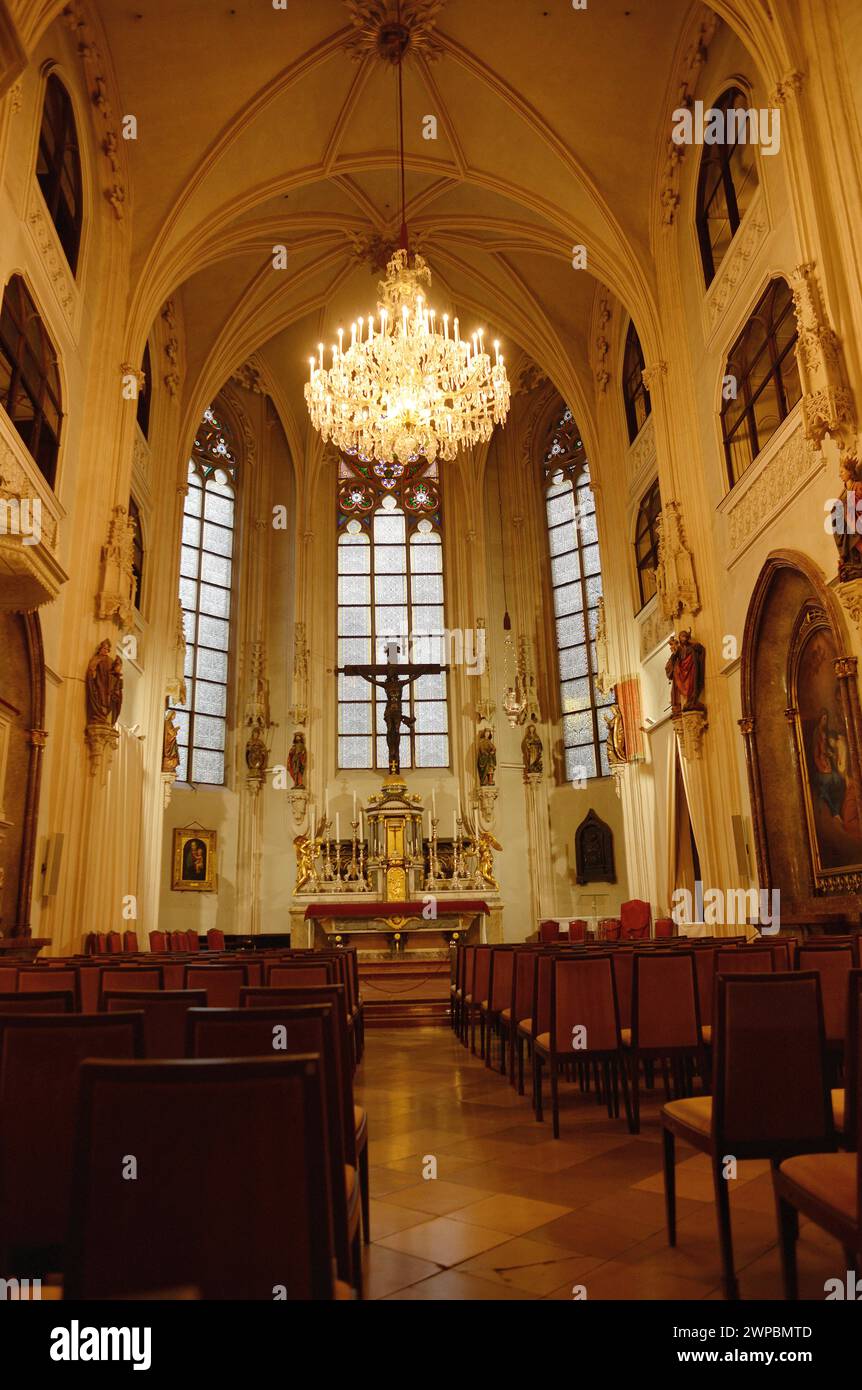 Wien, Österreich 10-06-2023 Innere der Kaiserkapelle, historischer Platz an der Hofburg Stockfoto