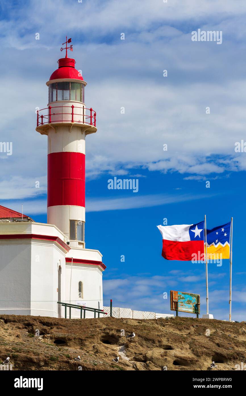 Magdalena Island Lighthouse, Magellan Strait, Magallanes Region, Chile, Südamerika Stockfoto