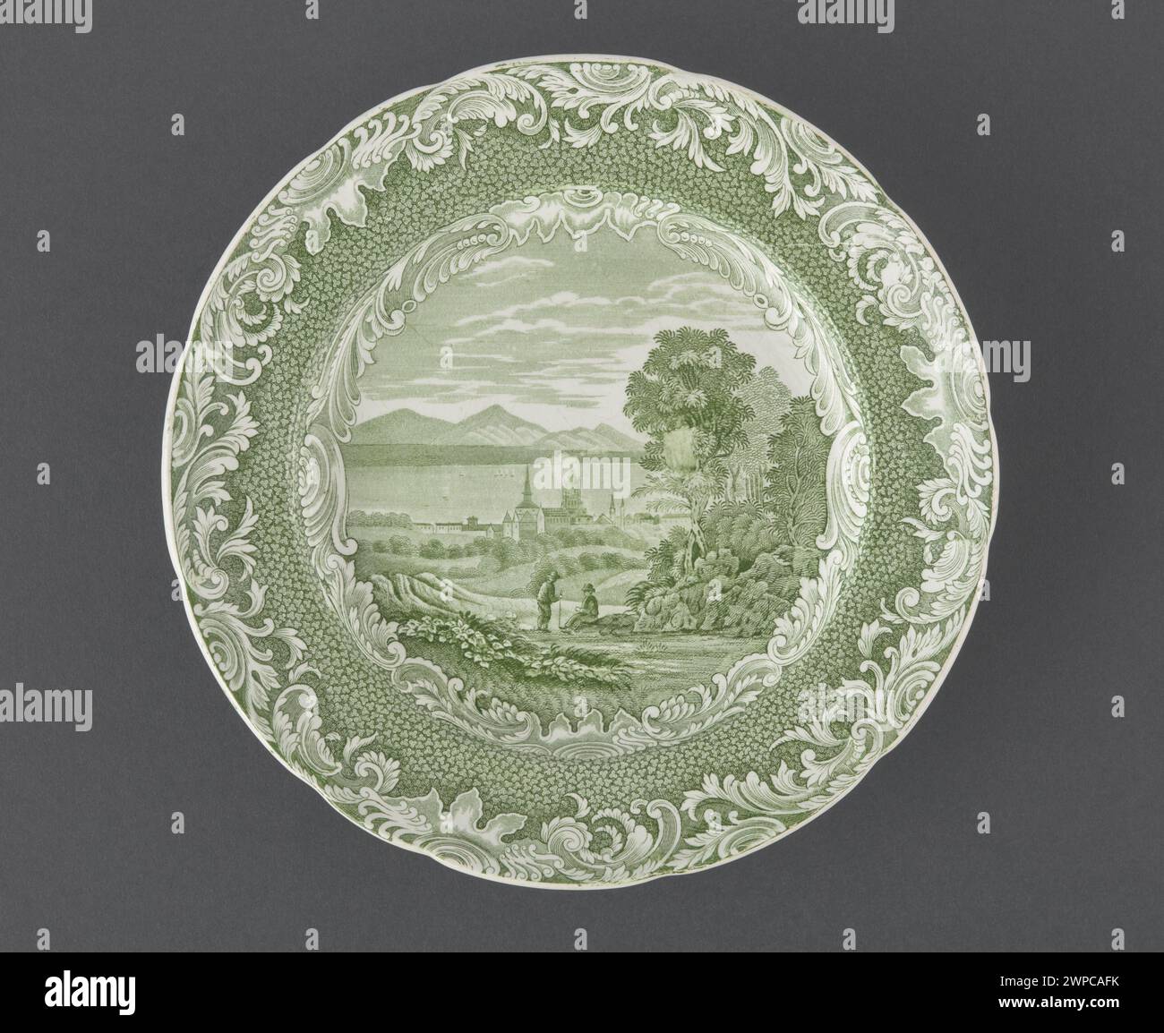 Englische Keramikplatte aus dem 19. Jahrhundert von Copeland & Garret, die zwischen 1833 und 1846 hergestellt wurde, zeigt typisches Porzellandesign und Handwerkskunst dieser Zeit. Stockfoto