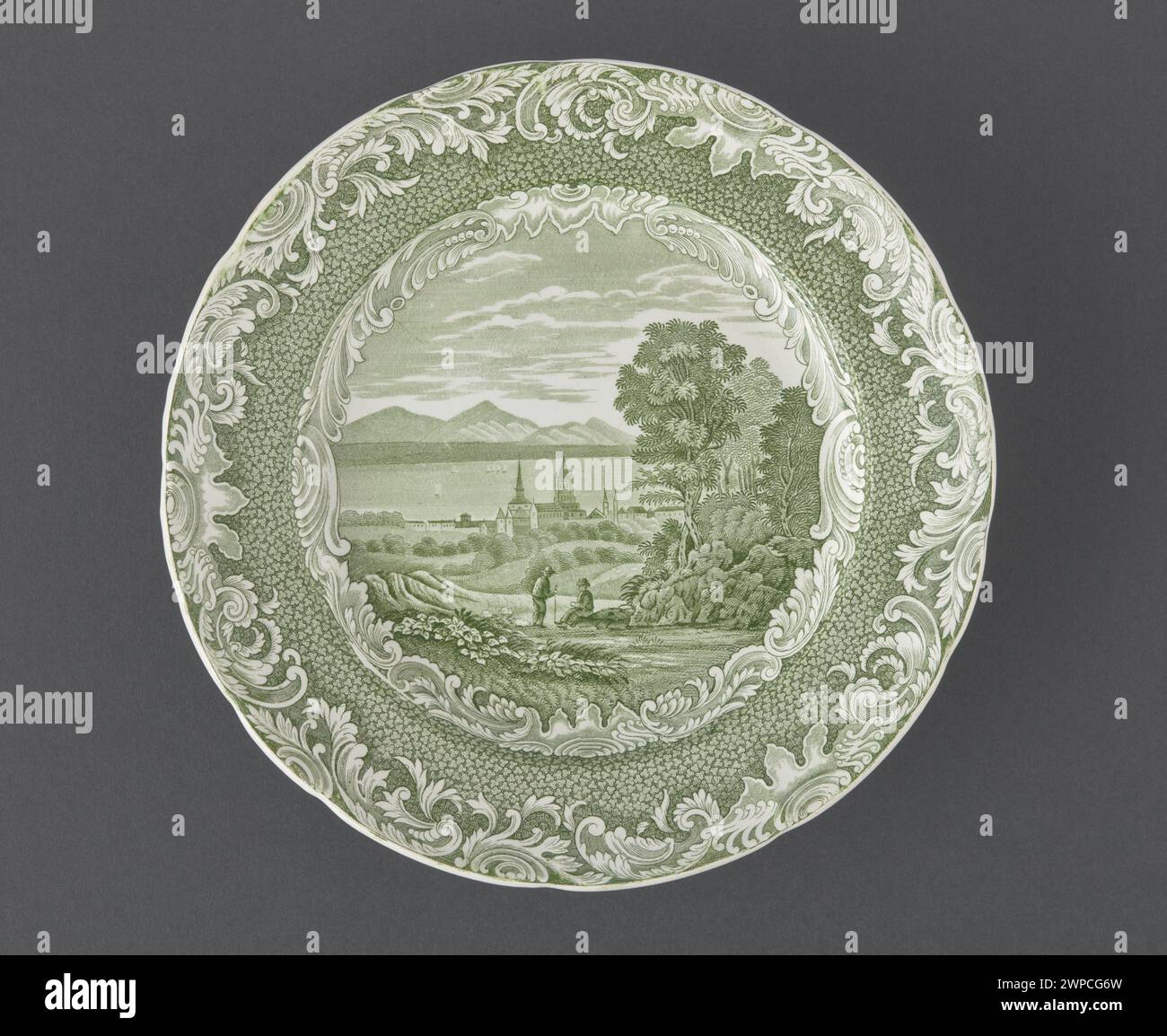 Copeland & Garret Keramikplatte aus dem 19. Jahrhundert, die von 1833 bis 1846 in England hergestellt wurde und traditionelle Porzellanhandwerkskunst zeigt. Stockfoto