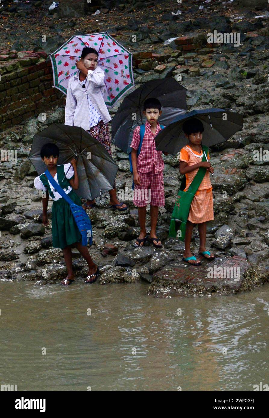 Heftige Monsunregen entlang des Kaladan-Flusses im Bundesstaat Rakhine in West-Myanmar. Stockfoto