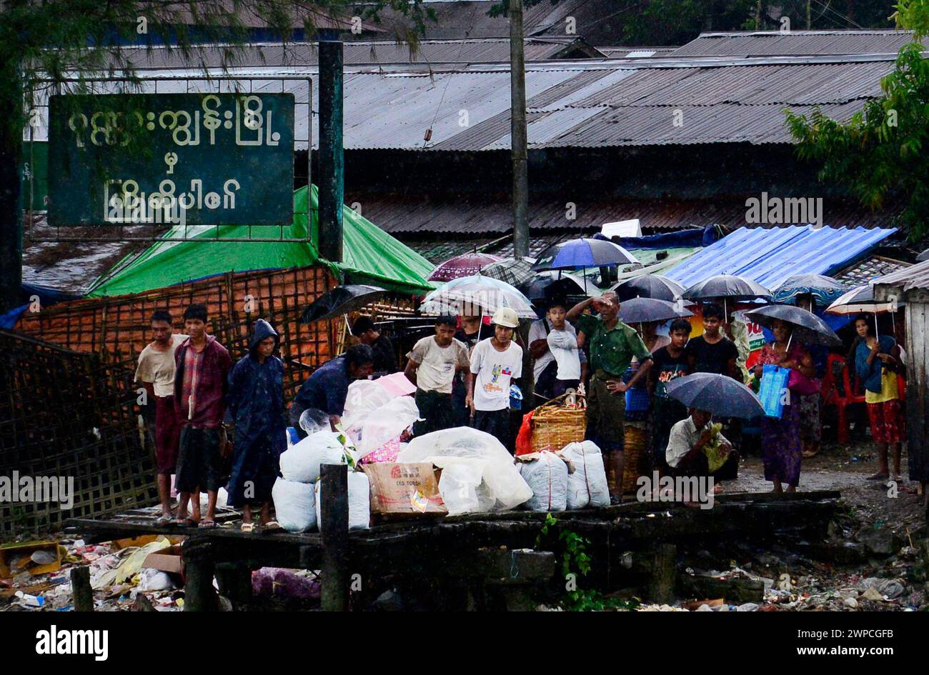 Heftige Monsunregen entlang des Kaladan-Flusses im Bundesstaat Rakhine in West-Myanmar. Stockfoto