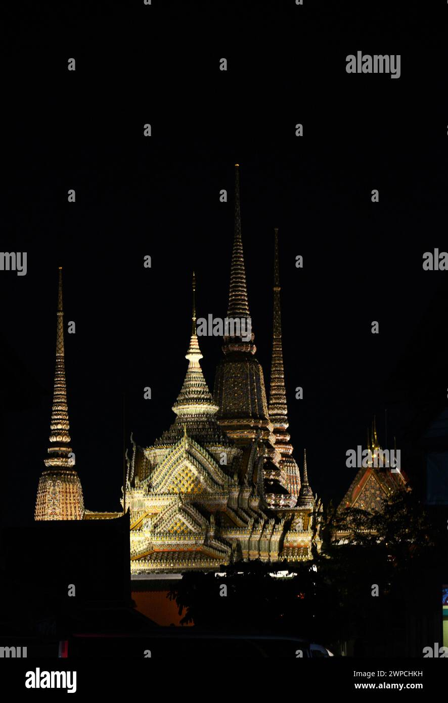 Wat Pho bei Nacht. Bangkok, Thailand. Stockfoto