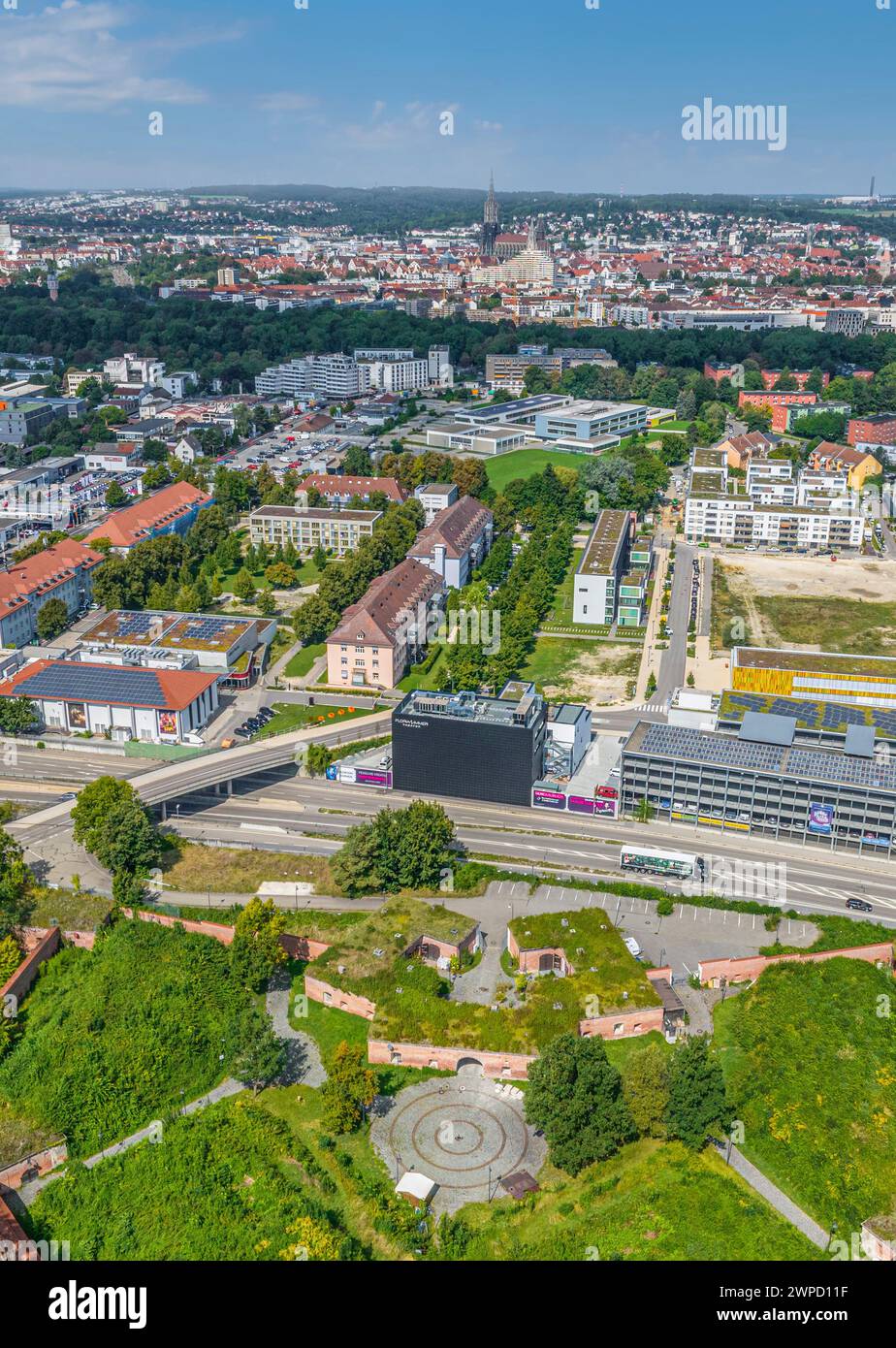 Luftaufnahme von Neu-Ulm in Bayerisch-Schwaben, Blick auf die südlichen Stadtteile rund um den Wiley-Park Stockfoto