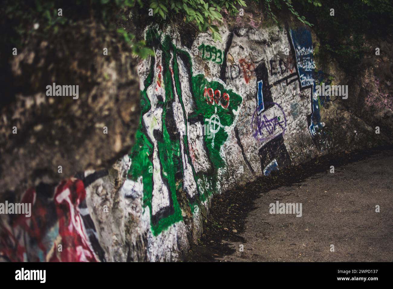 Graffiti auf einem Felsen am Gellért-Hügel, Budapest Stockfoto