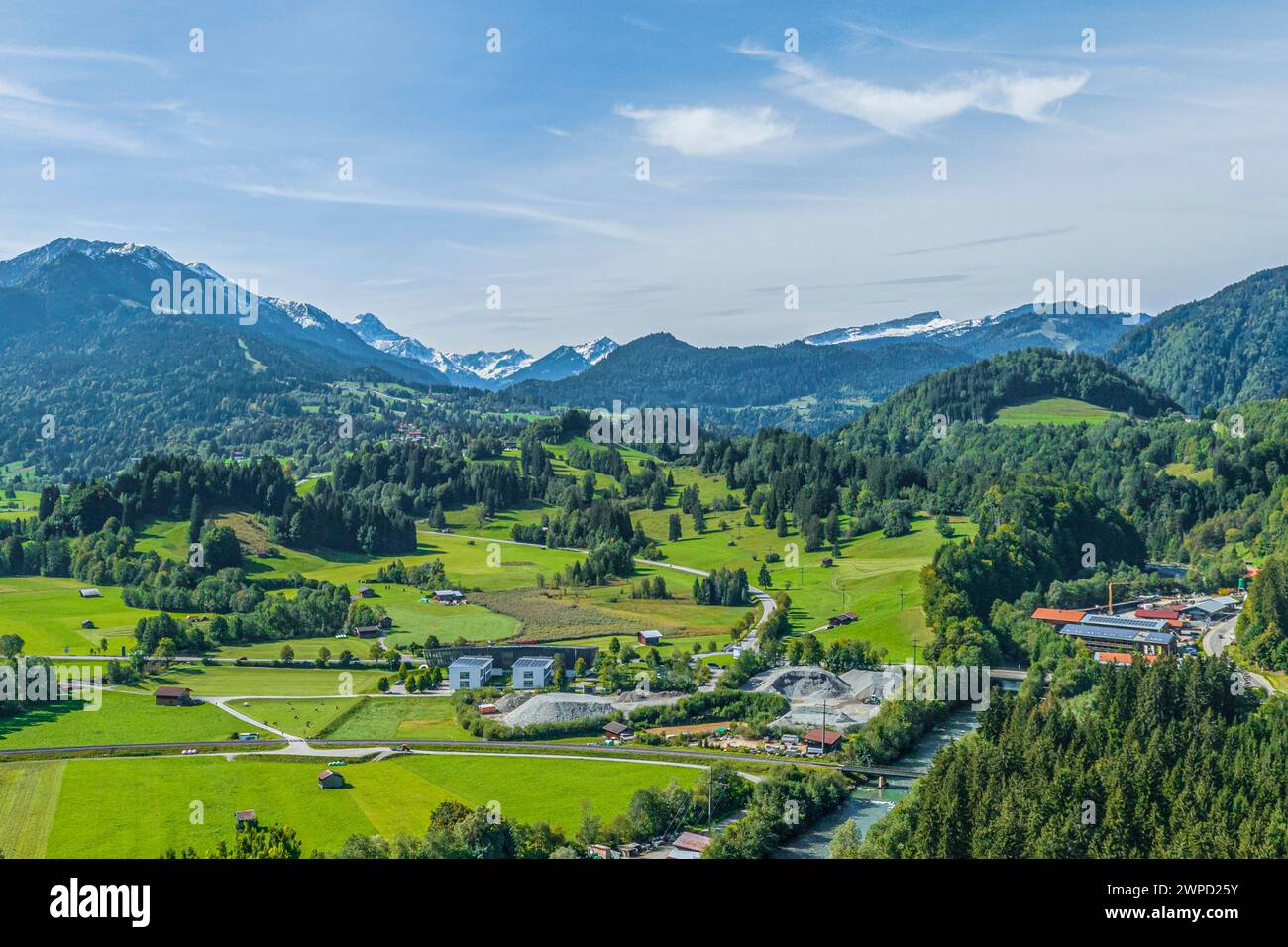 Idyllisches Oberallgäu an der Quelle der Iller bei Oberstdorf im Sommer Stockfoto