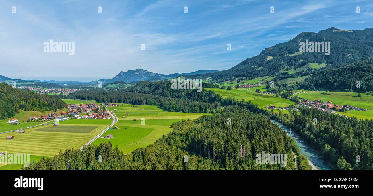 Idyllisches Oberallgäu an der Quelle der Iller bei Oberstdorf im Sommer Stockfoto