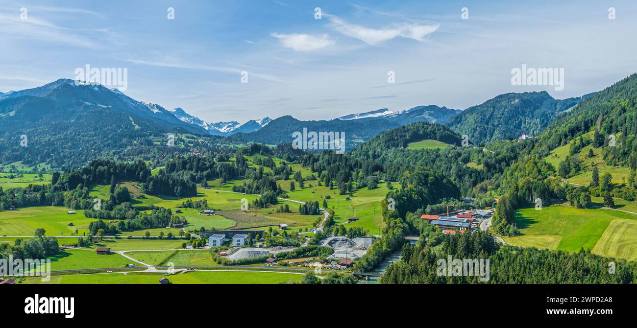 Idyllisches Oberallgäu an der Quelle der Iller bei Oberstdorf im Sommer Stockfoto