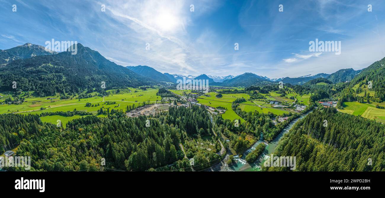 Idyllisches Oberallgäu an der Quelle der Iller bei Oberstdorf im Sommer Stockfoto