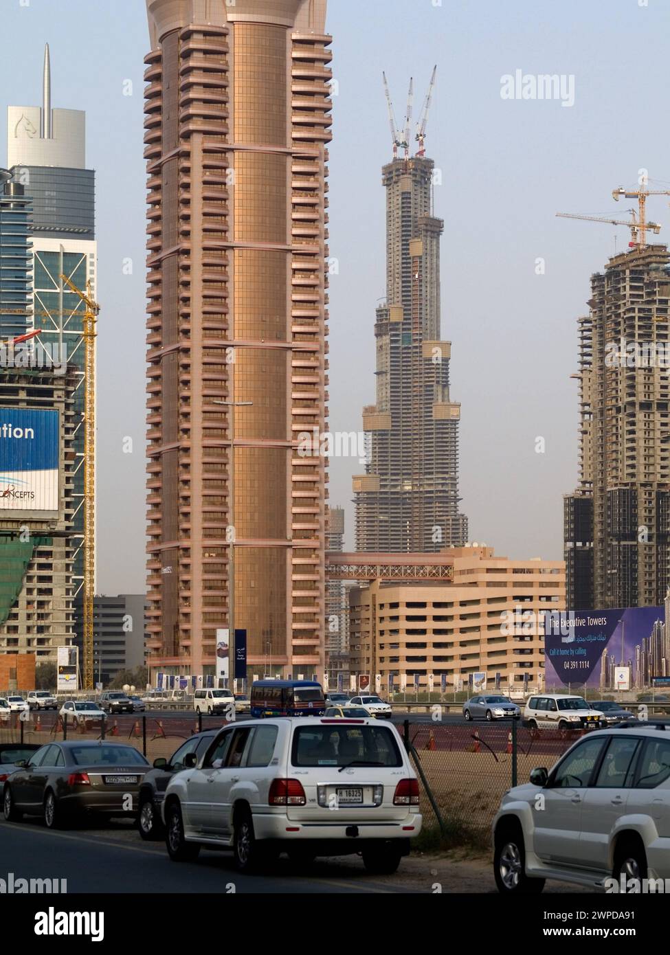 Dubai, Vereinigte Arabische Emirate, 5. märz 2007, burj califa und andere Wolkenkratzer im Bau in der Nähe der sheikh Zhayed Road Dubai VAE *** Dubai, Vereinigte Arabische Emirate, 05. März 2007, Burj Califa und andere im Bau befindliche Wolkenkratzer in der Nähe der Sheikh Zhayed Road Dubai VAE Copyright: XWolfgangxSimlingerx Stockfoto