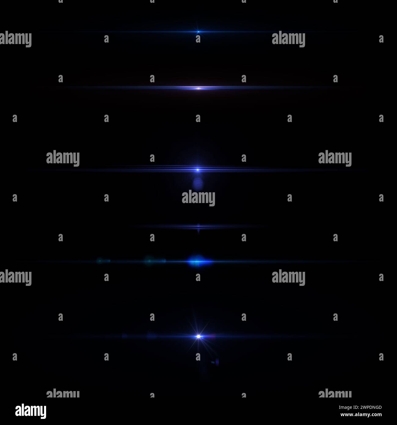 Blaue Objektivfackeln für Fotografie und anamorphotische Objektivfackeln. Set wunderschöner anamorphotischer Lichtfackeln. Blaue Streifen, Filtereffekte auf schwarzem Hintergrund. Stockfoto