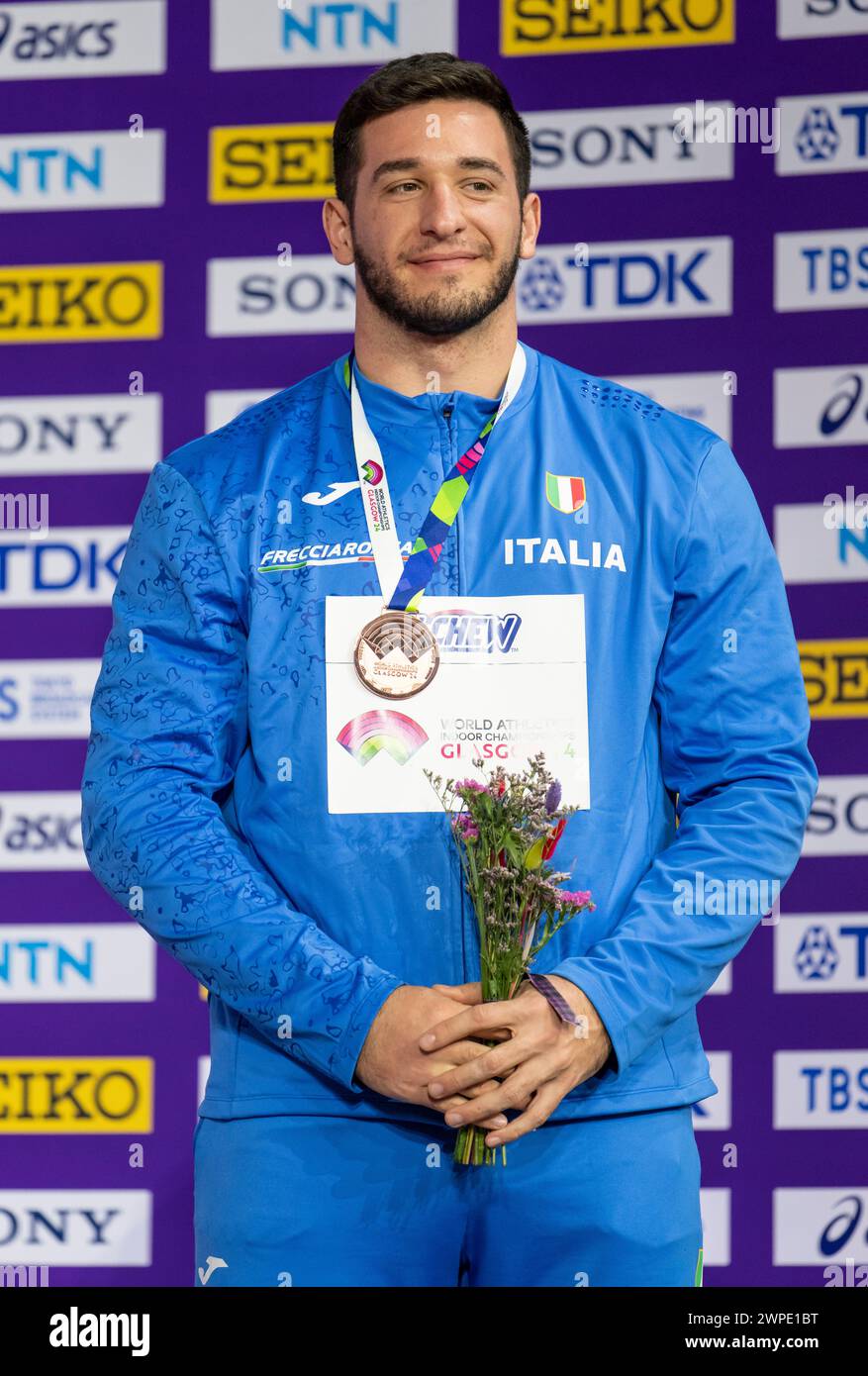 Leonardo Fabbri von Italien (Bronze) Medaillenzeremonie im Schuss der Männer bei den Leichtathletik-Hallenweltmeisterschaften in der Emirates Arena in Glasgow, Schottland Stockfoto