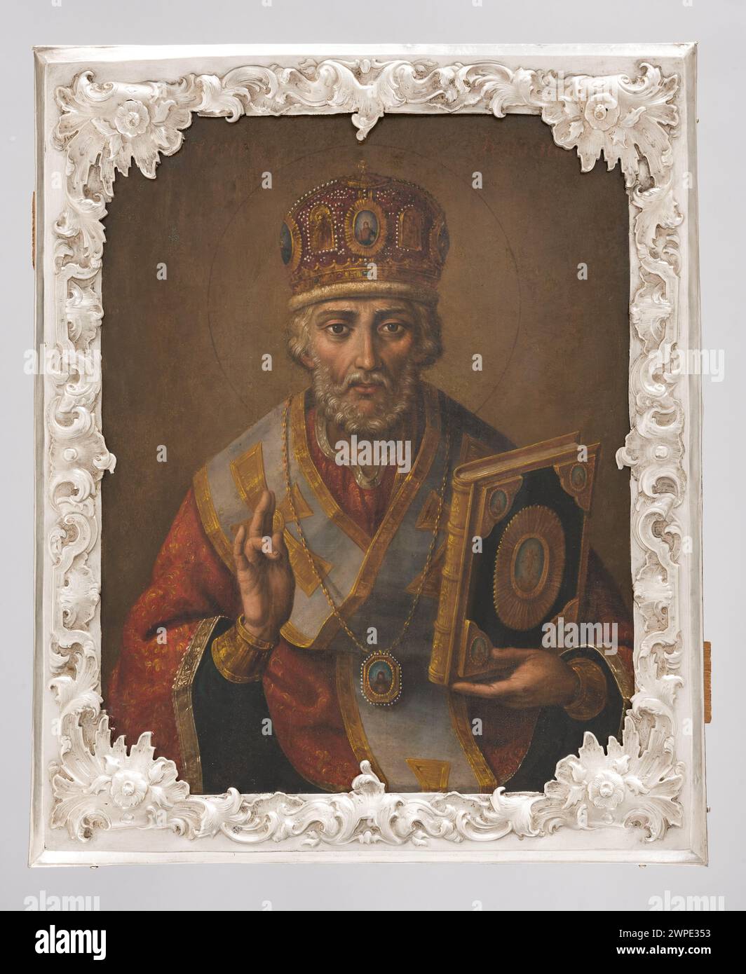 Ikone des Heiligen Nikolaus, der Wundertäter mit Basma aus dem 19. Jahrhundert, geschaffen von Aleksiej Fiedorow Kołotoszyn und einer unbekannten orthodoxen Werkstatt, die religiöse Bilder auf einer Holztafel darstellt. Stockfoto