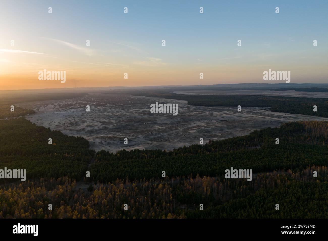 Bledowska Desert Sand ist das größte Treibsand-Gebiet in Polen. Sandwüste an der Grenze des Schlesischen Hochlandes, Bledow, Klucze und Dorf o Stockfoto