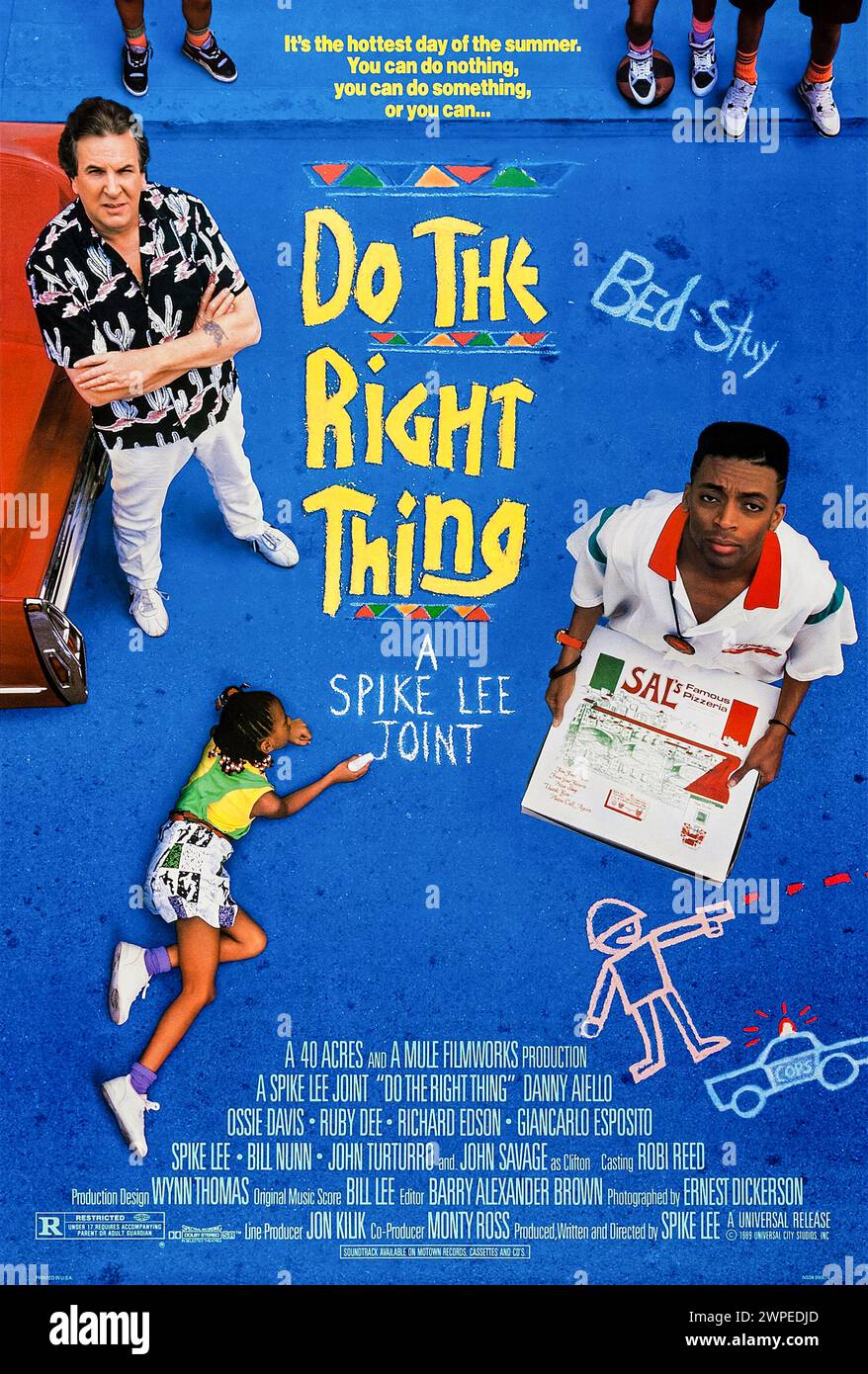 Do the Right Thing (1989) von Spike Lee mit Danny Aiello, Ossie Davis und Ruby Dee. Am heißesten Tag des Jahres schwelen alle Hass und Bigotterie auf einer Straße in der Gegend von Bedford-Stuyvesant in Brooklyn, bis sie in Gewalt explodiert. Foto eines Original-Posters aus dem Jahr 1989 (US-1-Blatt). ***NUR REDAKTIONELLE VERWENDUNG*** Credit: BFA / Universal Pictures Stockfoto